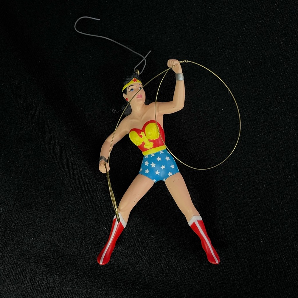 VTG 1996 Hallmark Keepsake Ornament retro 1940s style Wonder Woman w/ lasso